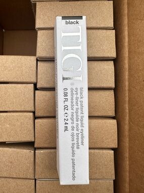 TIGI Cosmetics - Black Patent Liquid
Eyeliner